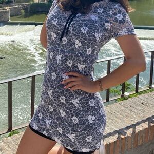 Laundry By Shelli Segal Black and White Floral Swim Cover-Up